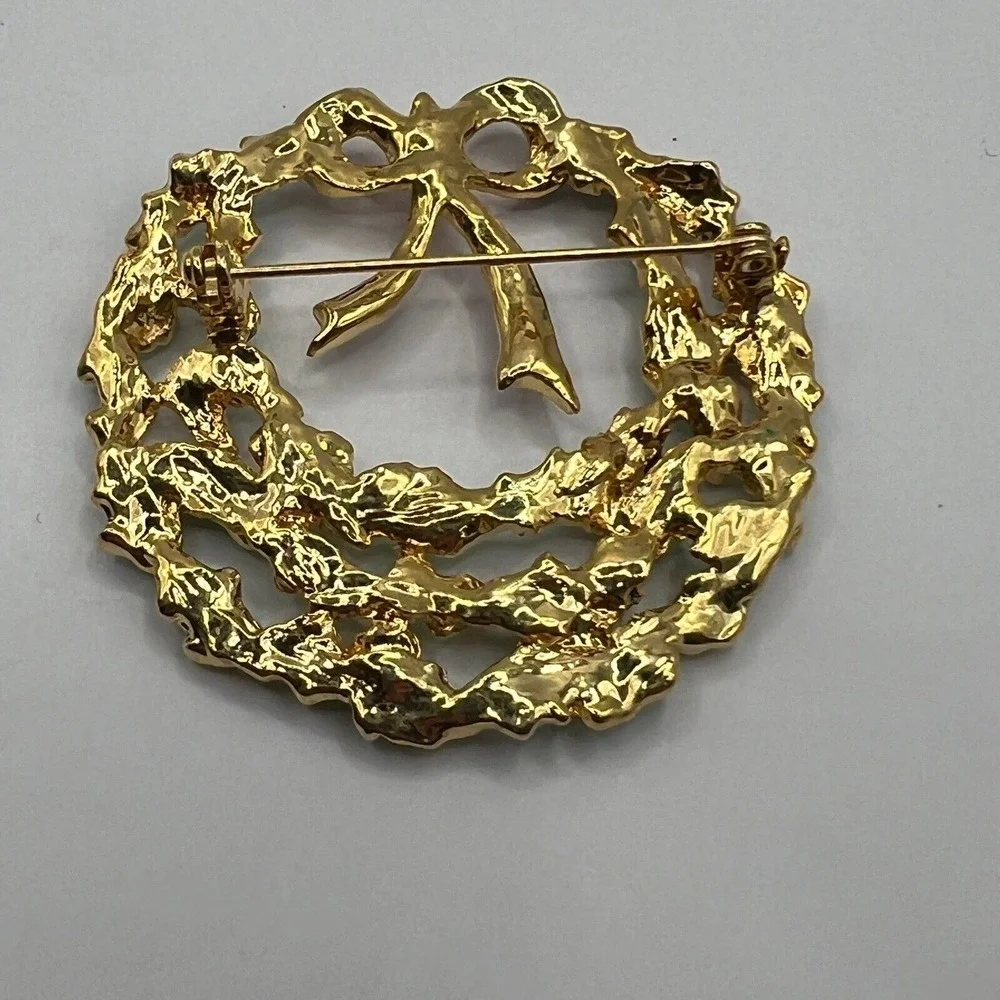 Vintage Christmas Wreath Brooch Geen Red Enamel Gold‎ Tone Pin